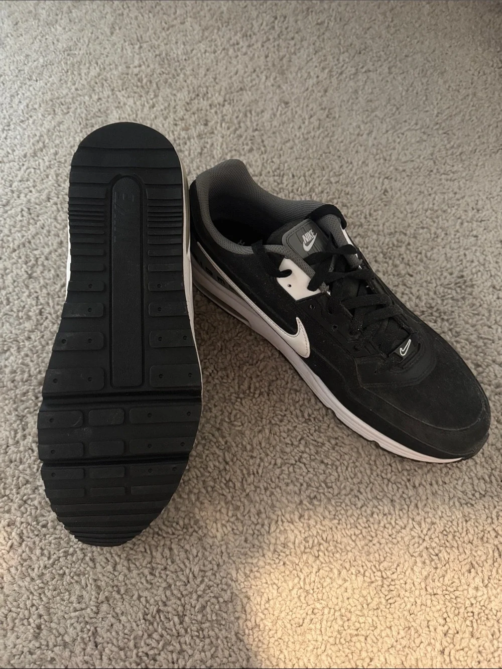 Nike Black & White Men's Low-Top Sneakers